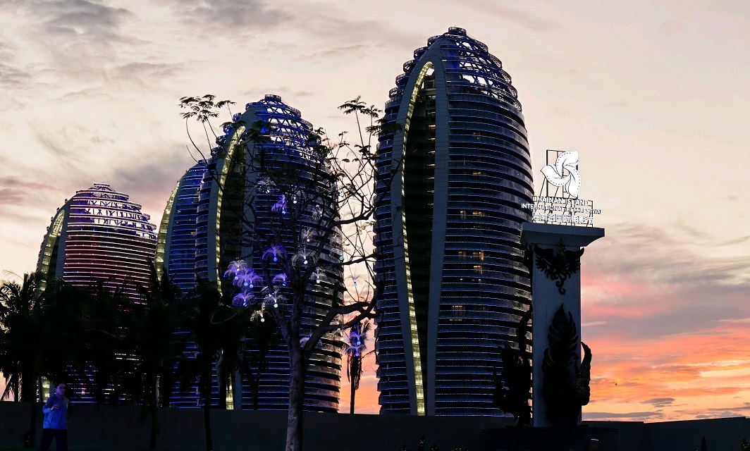 Sanya provides stage, HIIFF brings spotlight