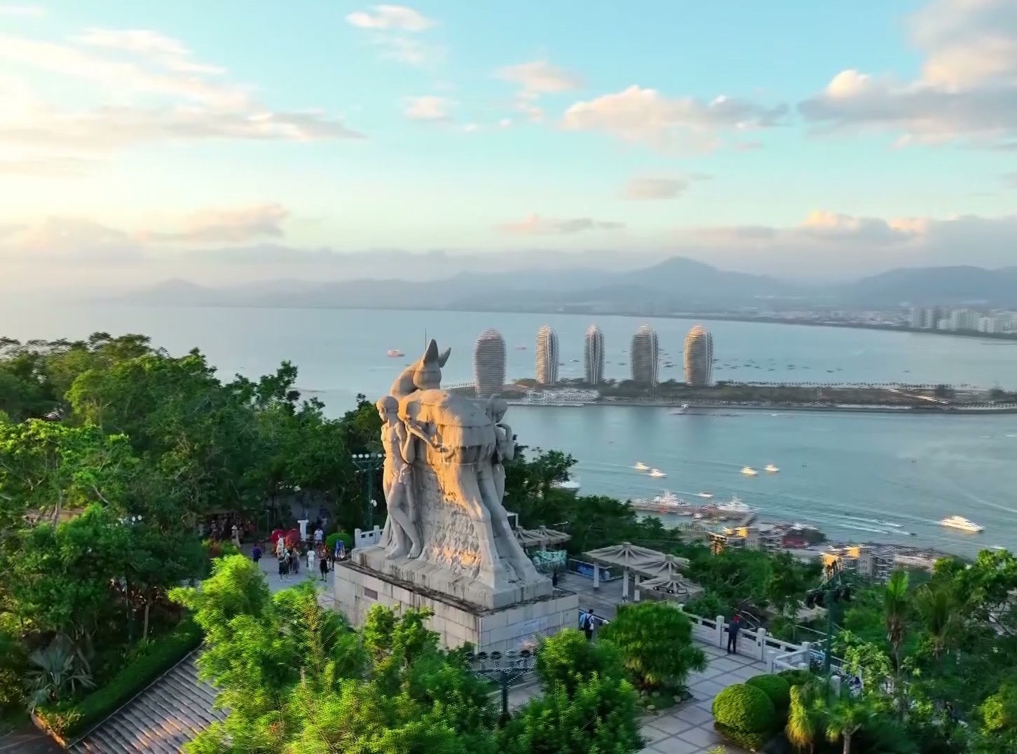 Sanya's tourism boom continues this summer