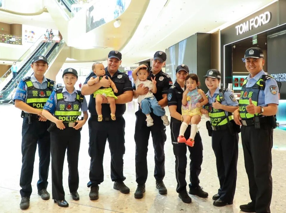 Chinese and foreign police officers on joint duty in Sanya