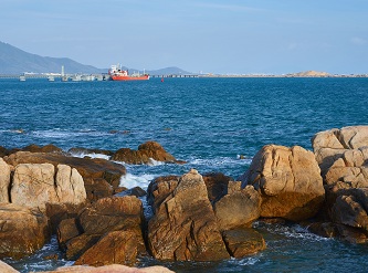 Sanya's Hongtang Bay dazzles visitors from across region