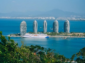 Maldives, Sanya: Two paradises bound by the same blue