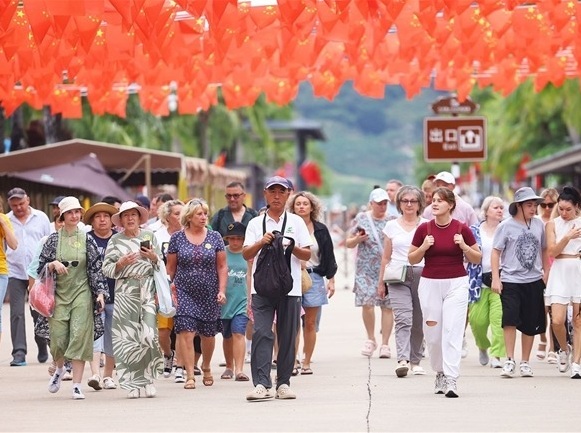 Post-holiday off-peak travel in Sanya gains popularity