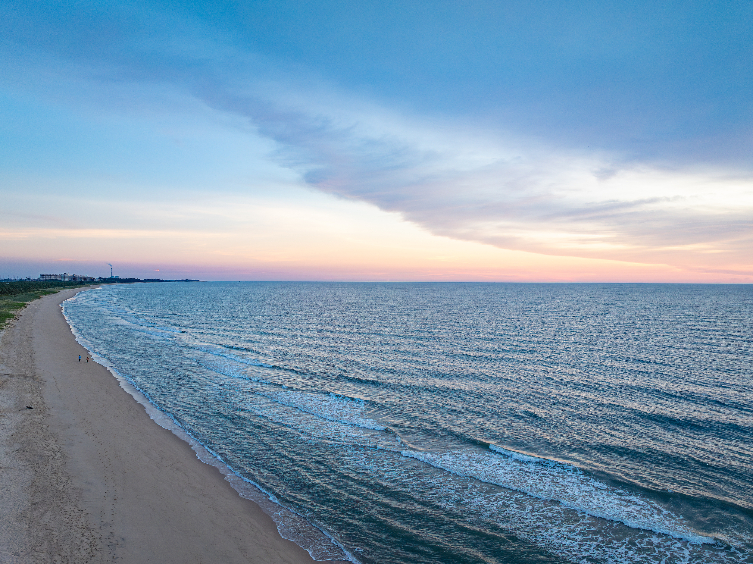 A tranquil view of Longmu Bay in Ledong, Hainan. [Photo/IC]