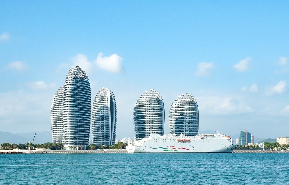 An awesome view of Sanya Bay in Hainan province. [Photo provided to chinadaily.com.cn]