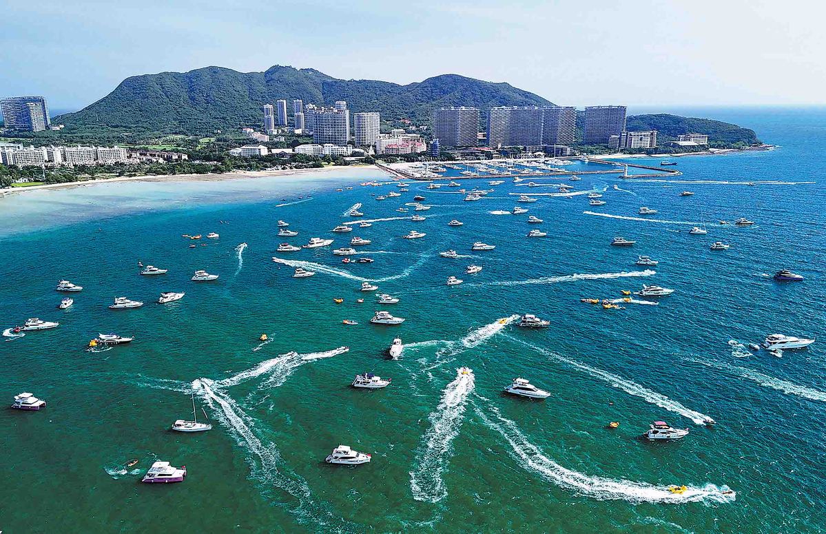 Yachts and motorboats shuttle near an island in Sanya, Hainan province, on Aug 3. YE LONGBIN/FOR CHINA DAILY